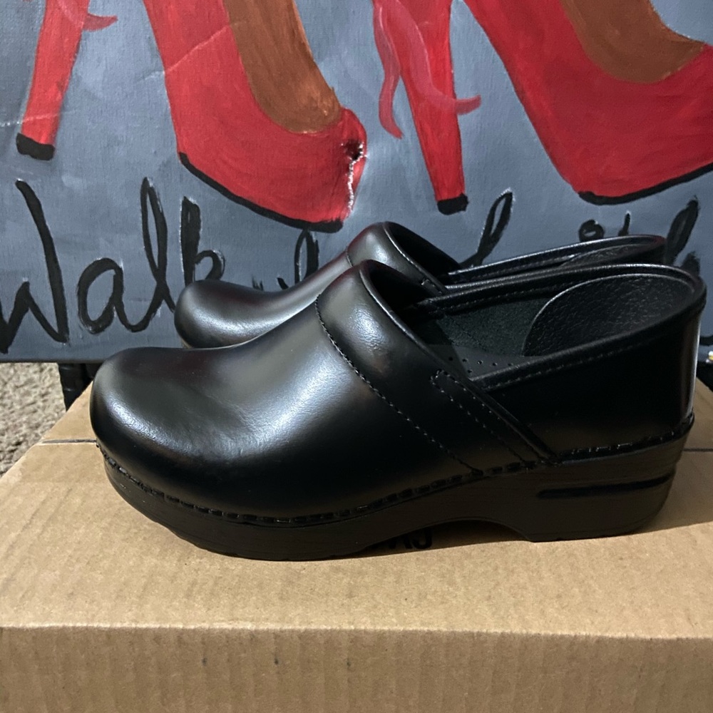 Dansko women’s Black size 6